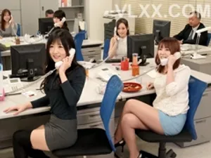 Cô gái nghiện hôn đi chăn trai để thoả mãn nhu cầu