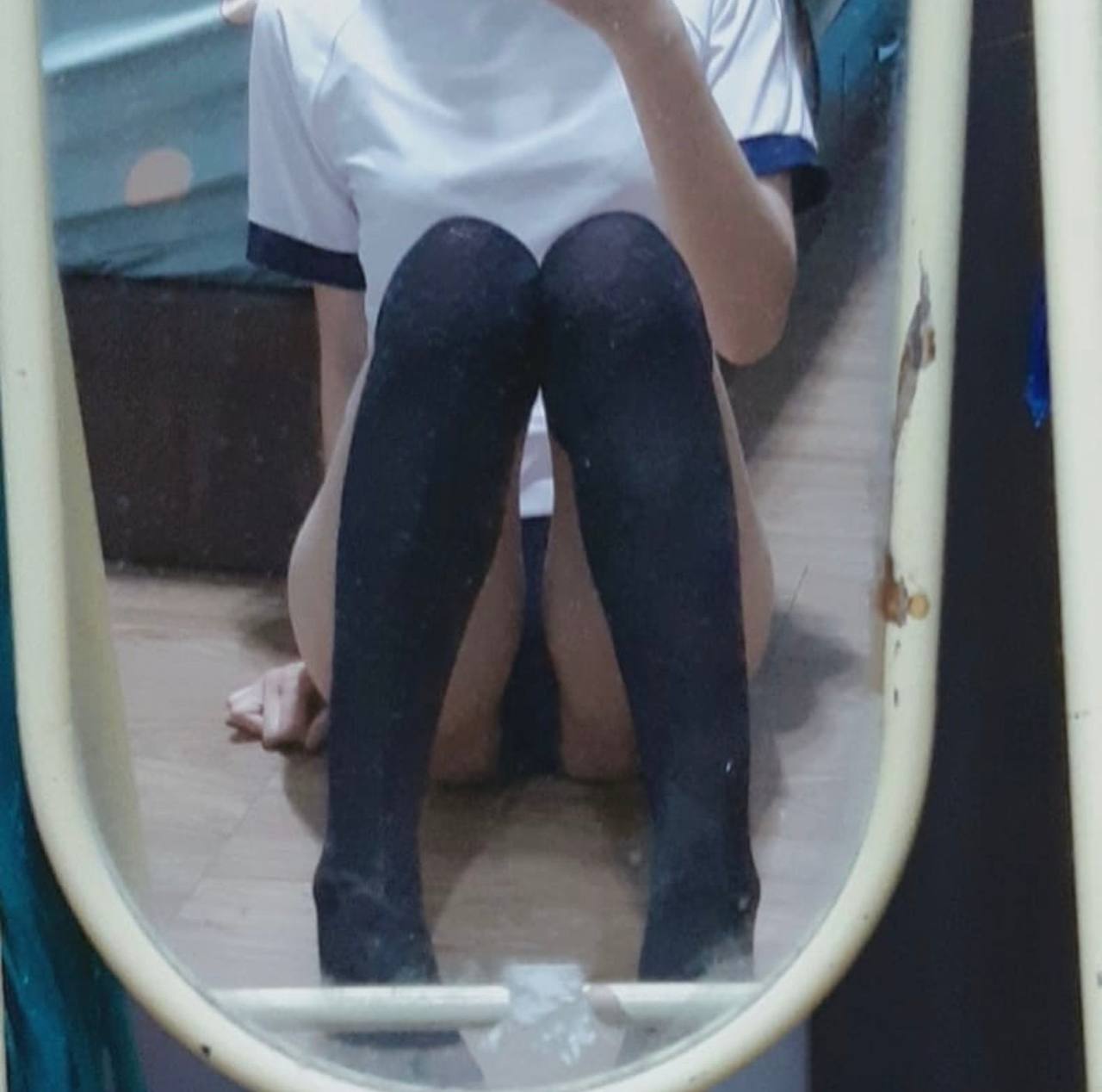 [Gã khốn nạn] Một nữ thần nổi tiếng trên mạng, đi tất đen, chân đẹp và giày cao gót, một chiếc máy rung đen lớn rung chuyển âm hộ của cô ấy, và cô ấy không thể chịu đựng được...