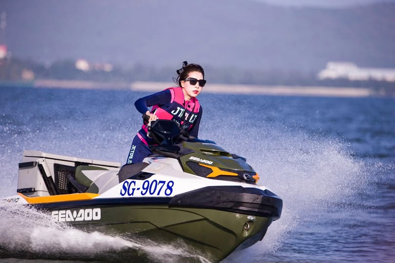 Làm tình em kế bướm cực xinh bất ngờ đến nhà thăm